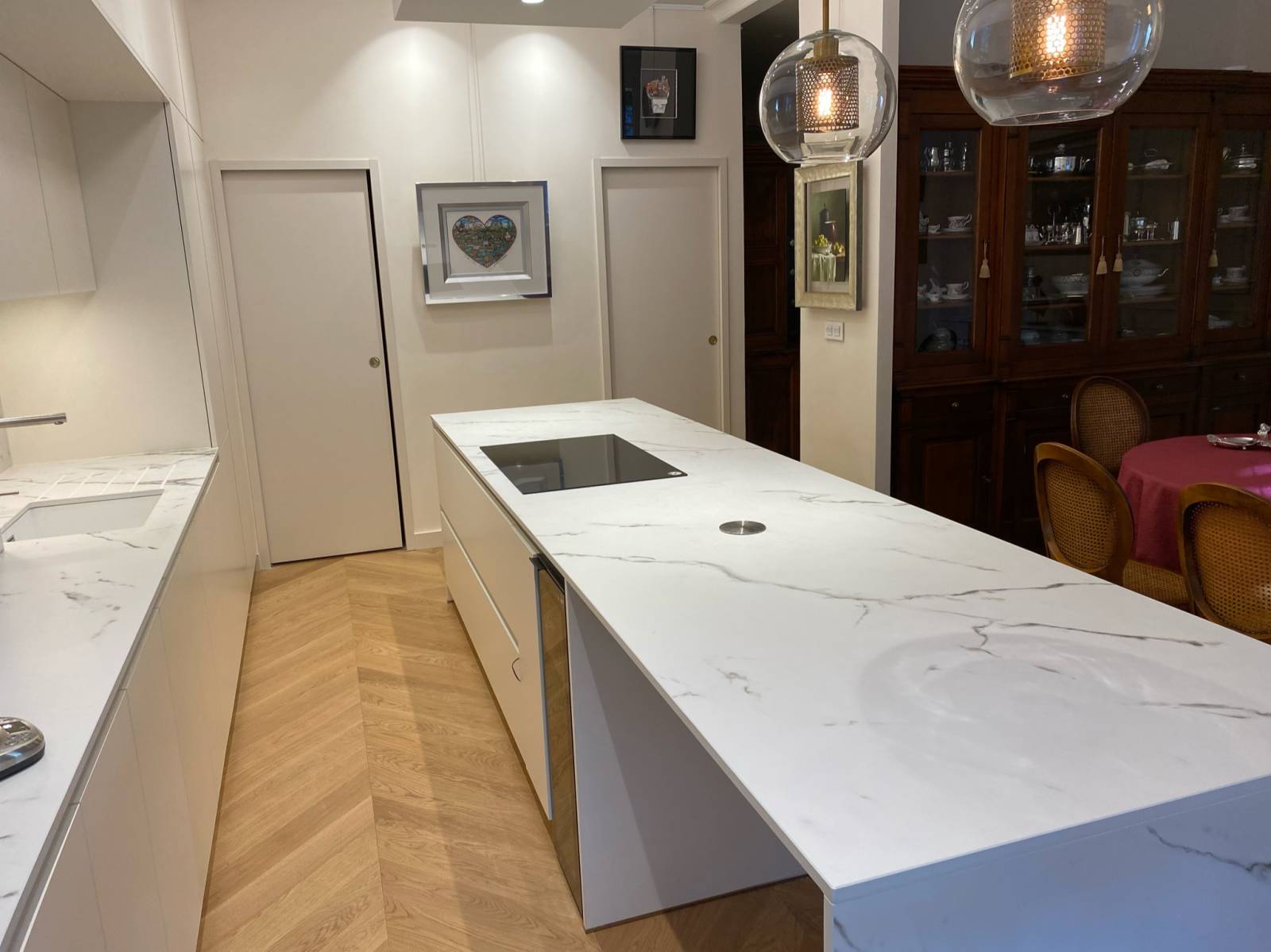 cuisiniste avec plafond à la francaise