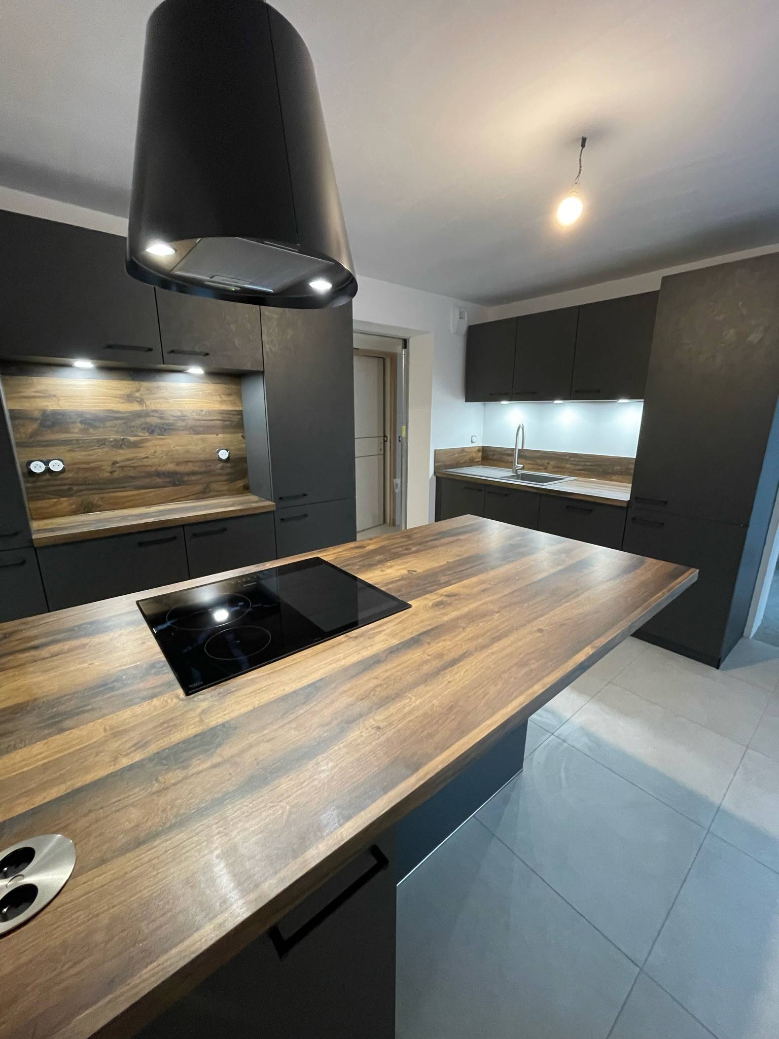 cuisiniste noire et bois lyon