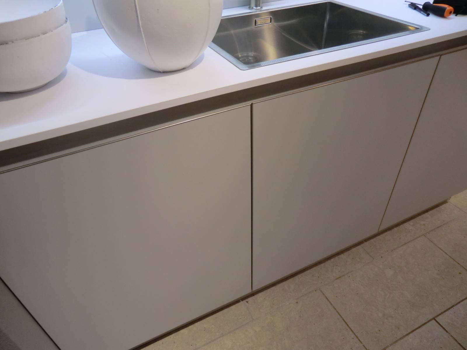 Meubles De Cuisine Sans Poignees Cuisiniste Haut De Gamme A Lyon Amenagement Cuisine Contemporaine Schott Cuisines