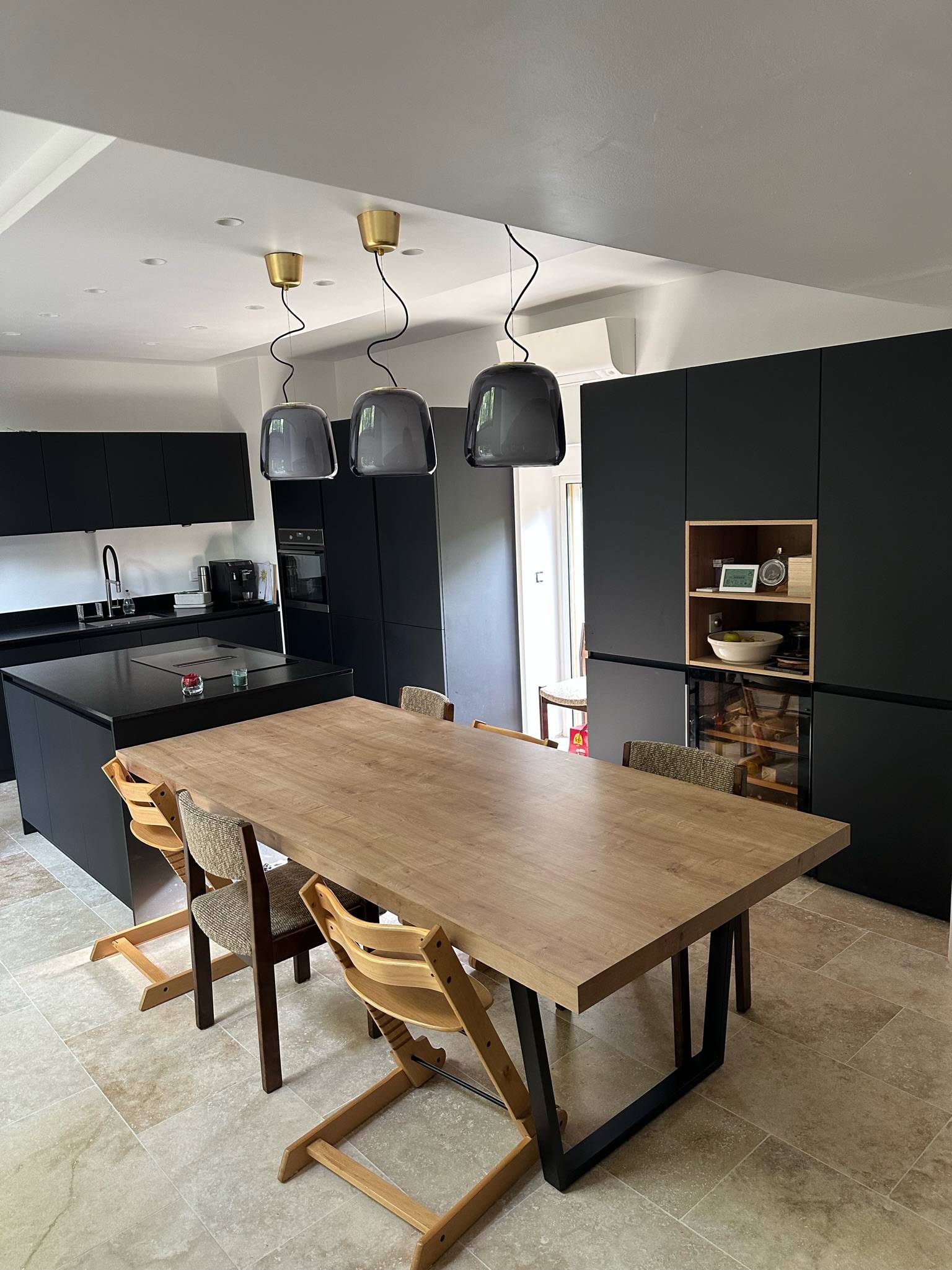 cuisine avec ilot coin repas hauteur table