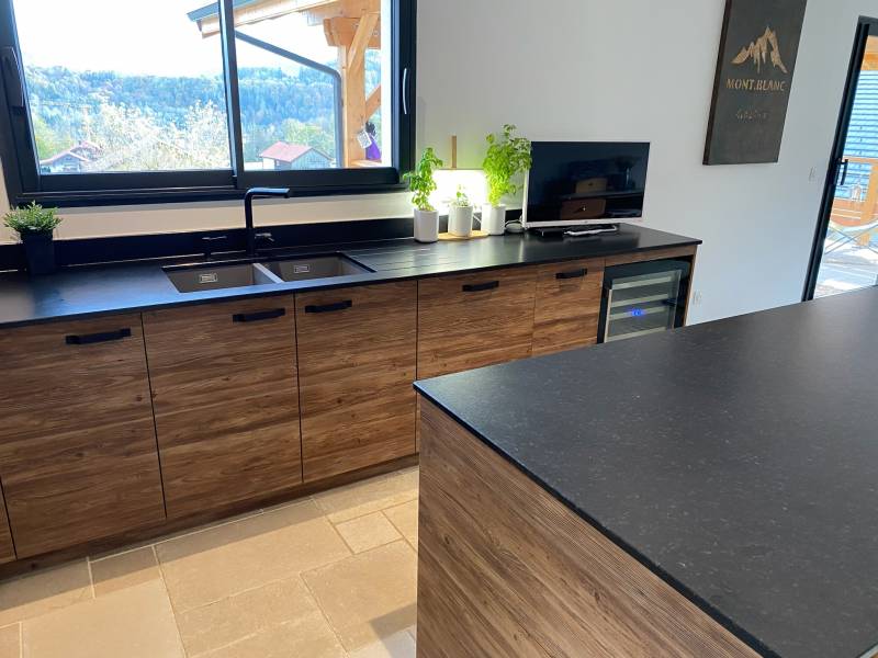 aménagement de cuisine rustique en bois à Lyon