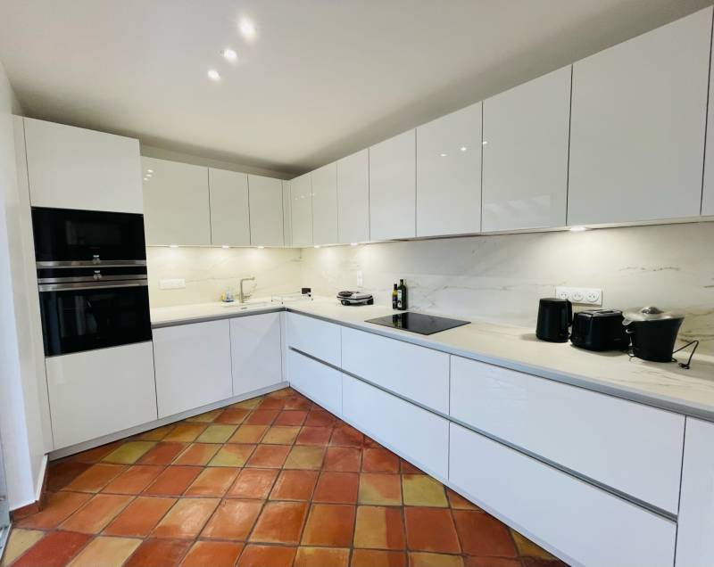 four catalyse dans une cuisine à lyon