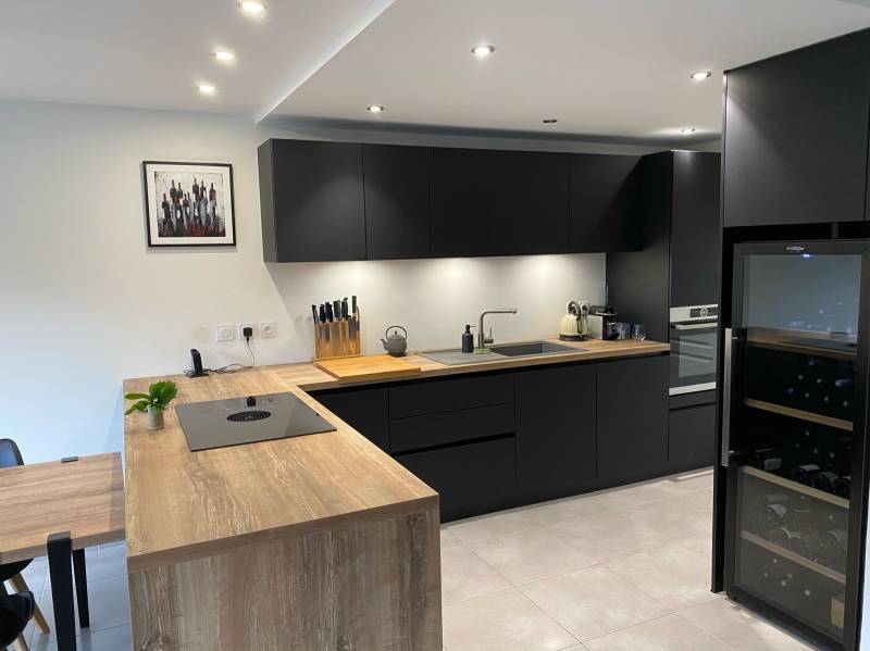 cuisine noir et bois à bron