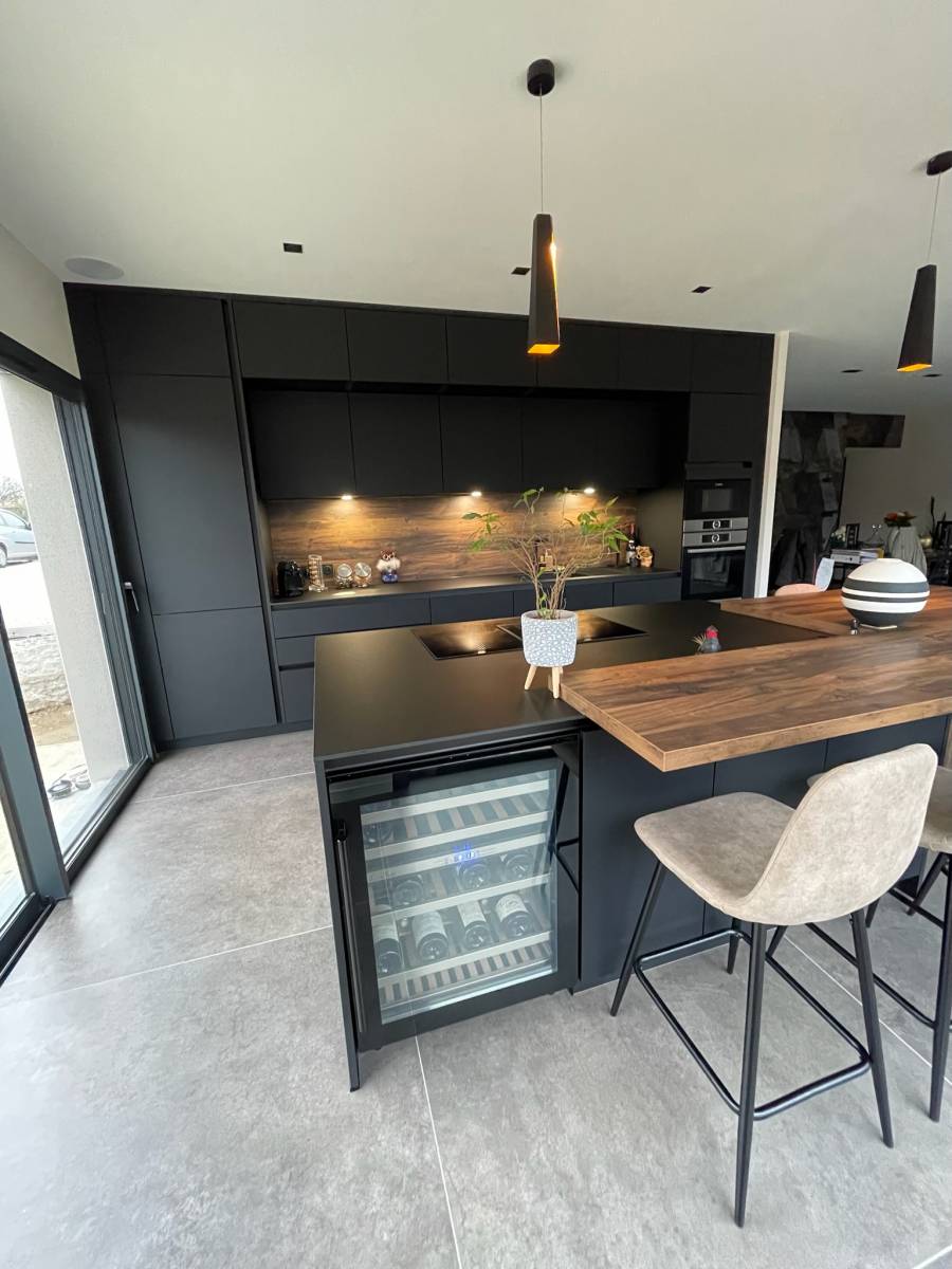 cuisine noire et bois a decines charpieu