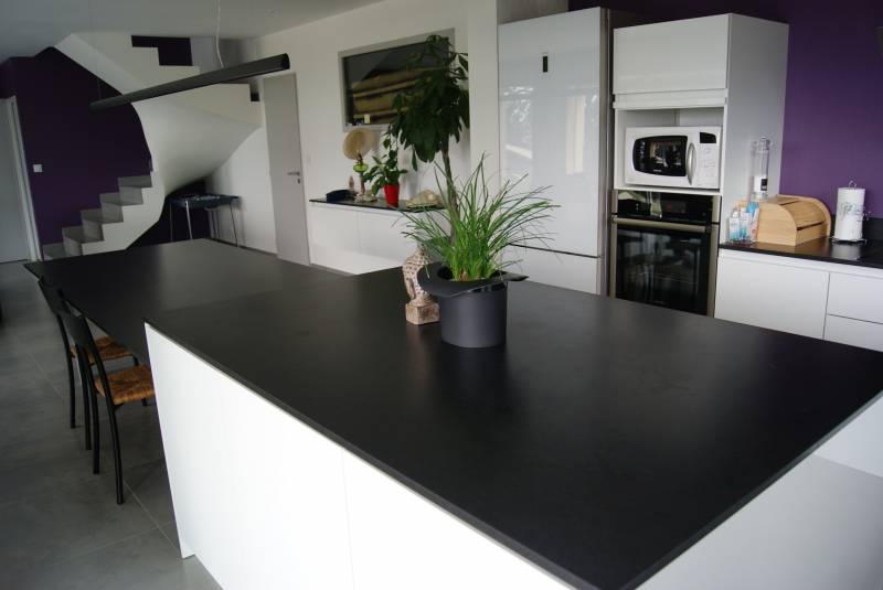 Cuisine avec plan de travail en granit à saint priest