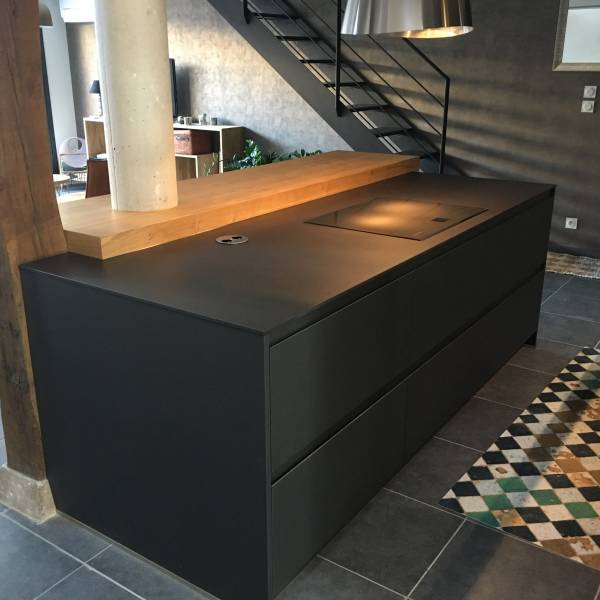 Cuisine noire en Fenix a Lyon 6