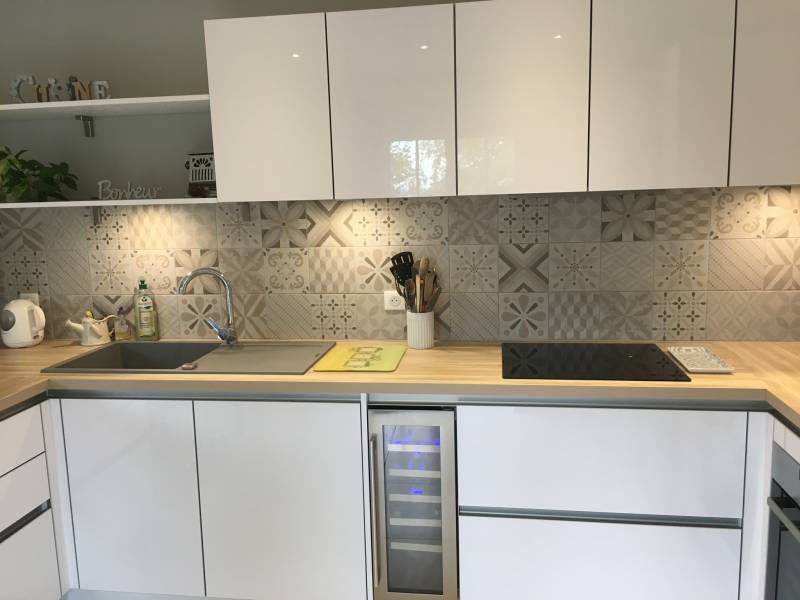 Cuisine blanche sans poignée a chambery