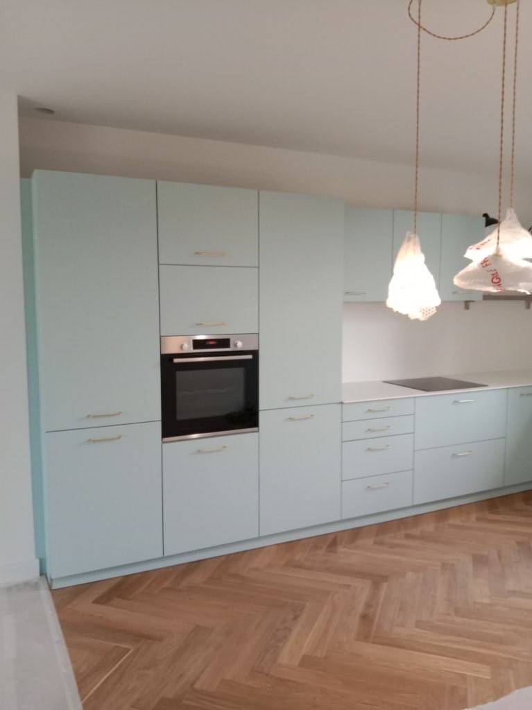 cuisine avec facades bleu azur 