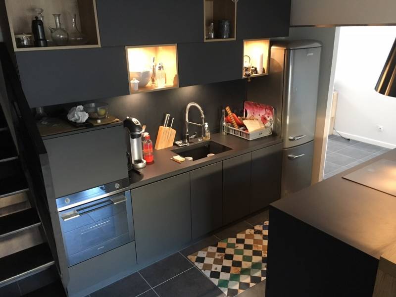pose de cuisine moderne noire et bois fontaine sur saone