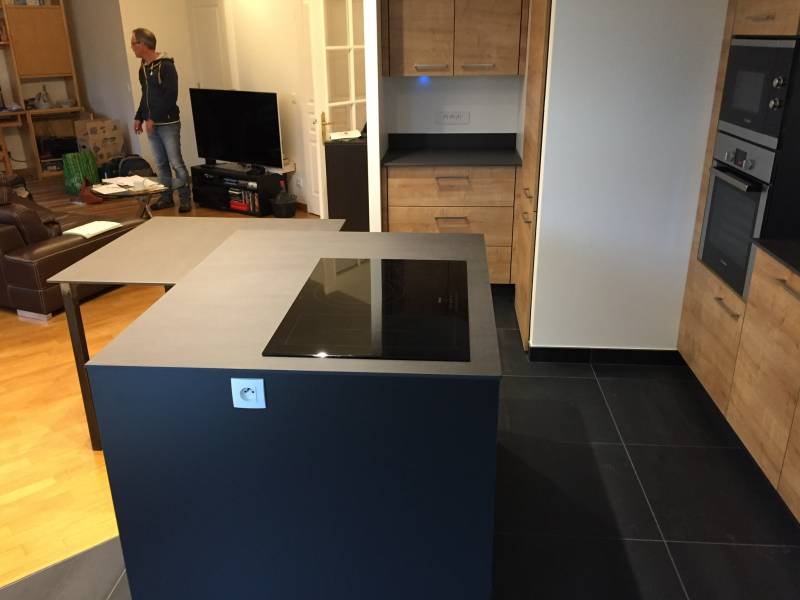 Cuisine Bois et plan de travail Granit à Lyon 6