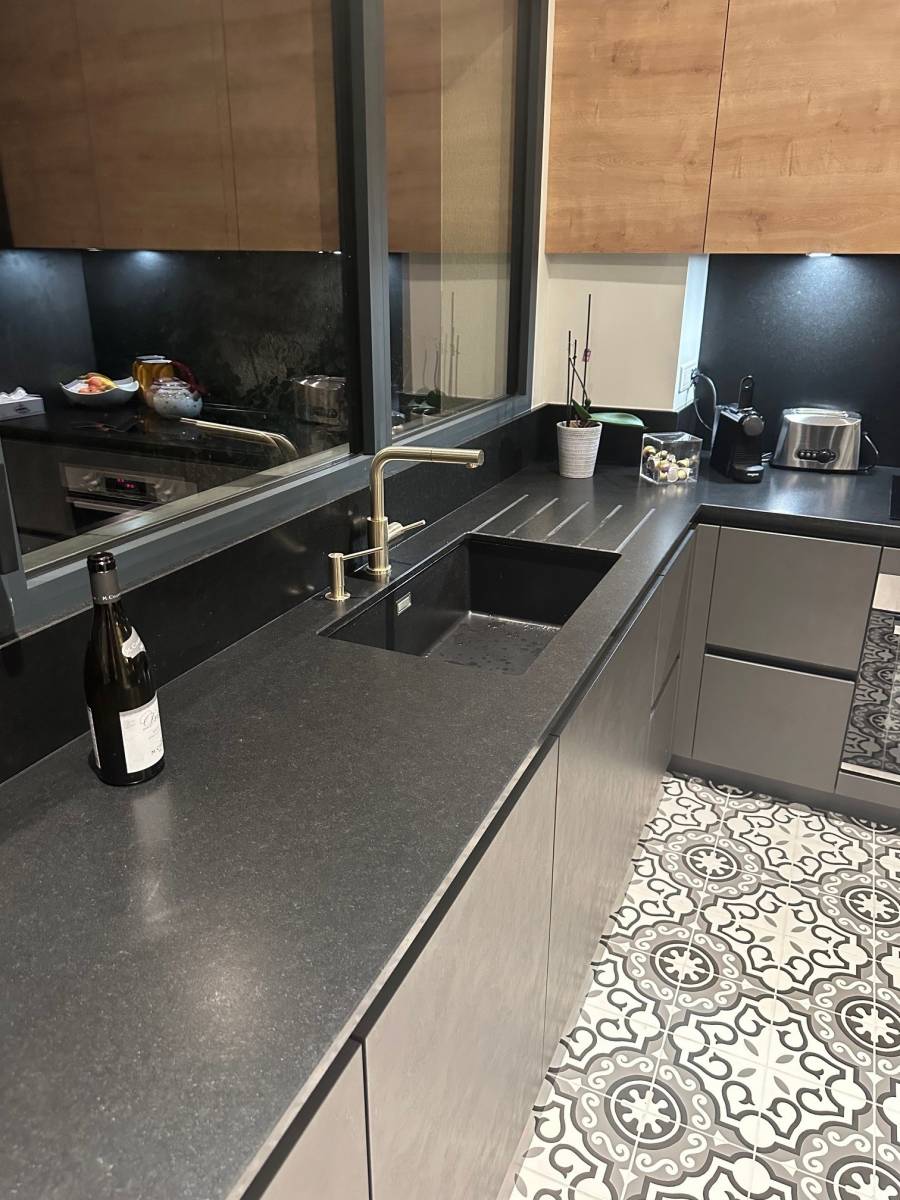 cuisiniste près de l'horloge de tassin 69