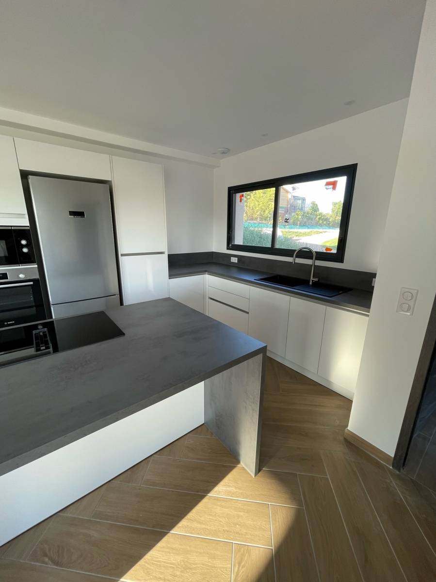 plaque avec hotte intégrée soucieu en jarest