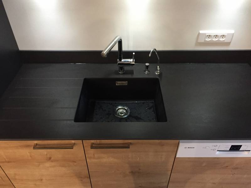 Cuisine Bois et plan de travail Granit à Lyon 6