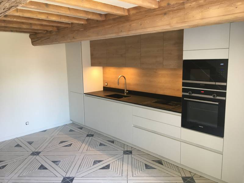 Cuisine linéaire avec meuble bas blanc lyon