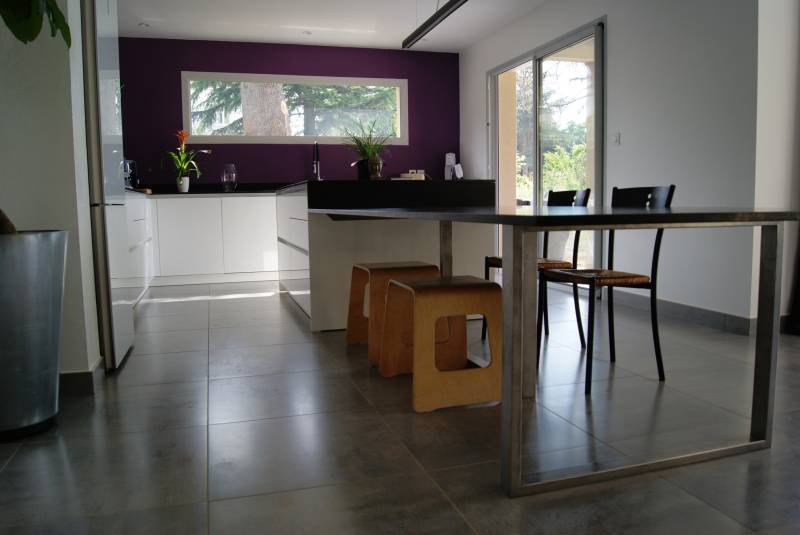 Cuisine avec plan de travail en granit à saint priest