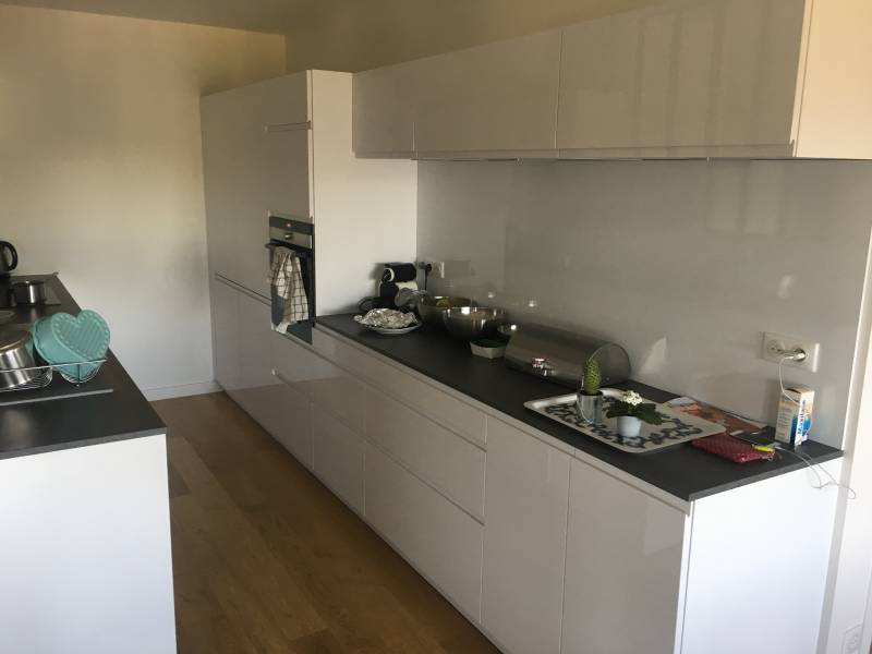 Cuisine blanche sans poignées a chambery