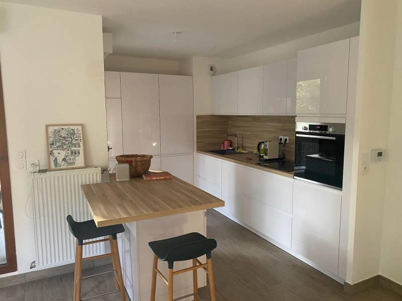 Conception et pose de cuisine contemporaine à  Givors