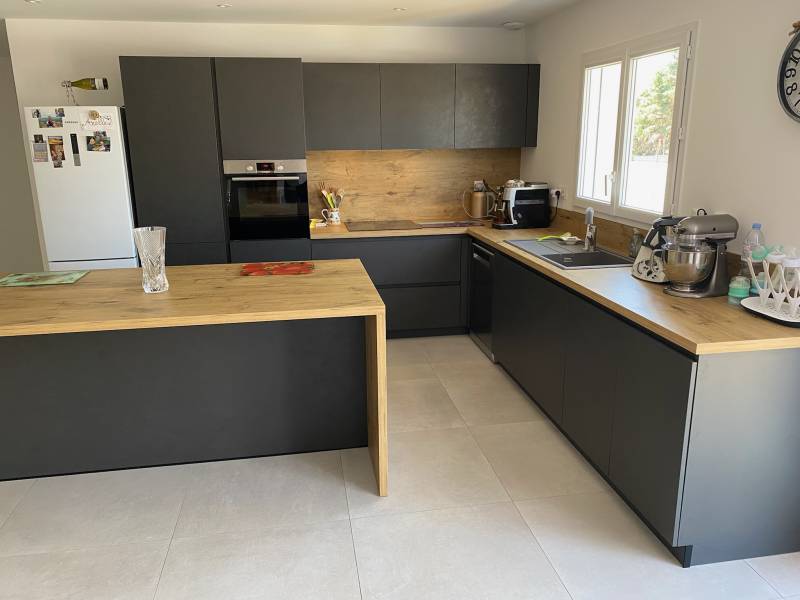 Conception d'une cuisine design par un cuisiniste à Villefranche sur Saone