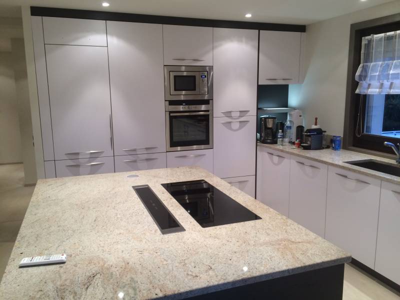 pose de cuisine avec plan de travail pierre à villeurbanne