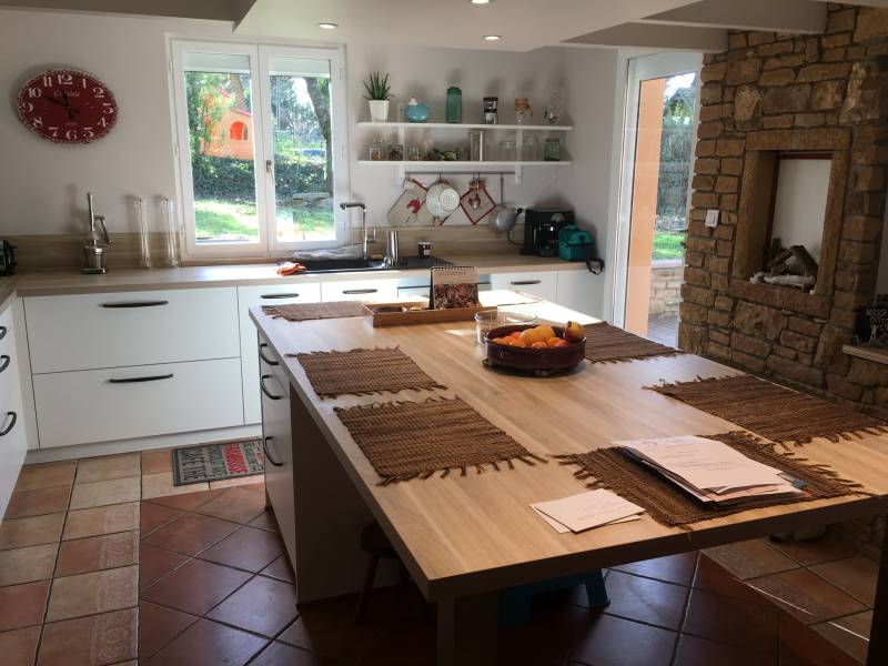 cuisine design avec ilot en bois à Lyon 9