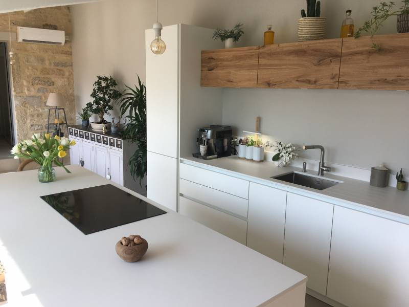 Vente de cuisine blanche et bois à Limonest