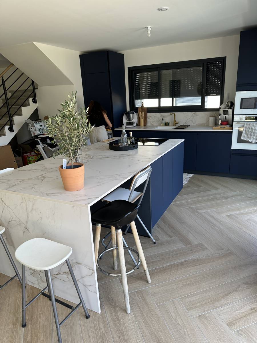 Installation cuisine bleue