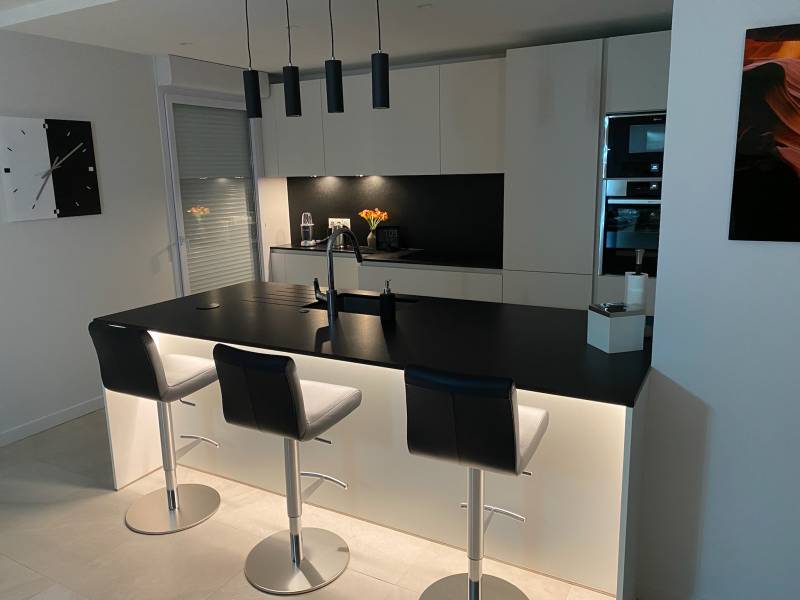 Îlot de cuisine design cuisiniste corbas 