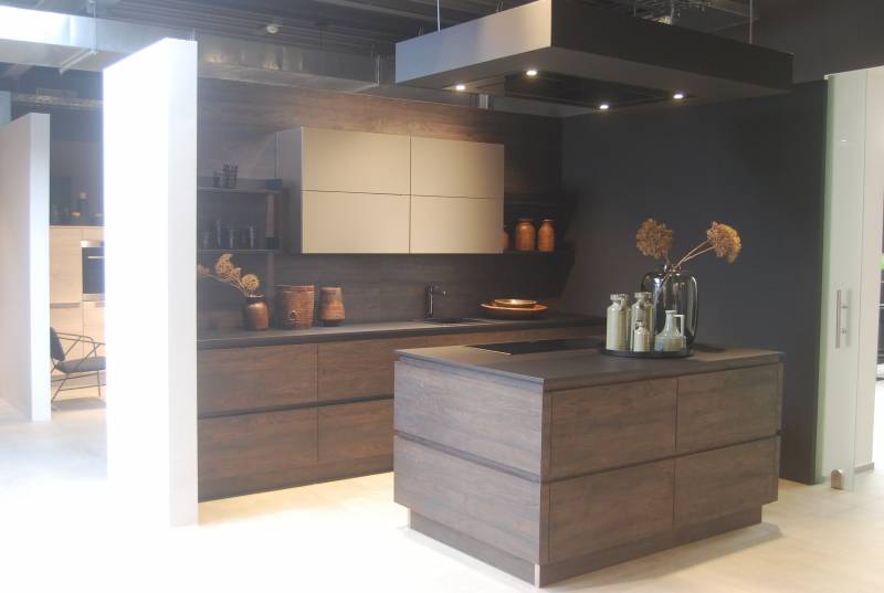 Exposition usine de cuisine Noire et Claire