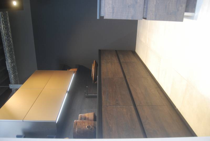 Exposition usine de cuisine Noire et Claire