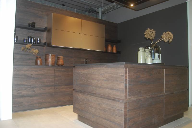 Exposition usine de cuisine Noire et Claire